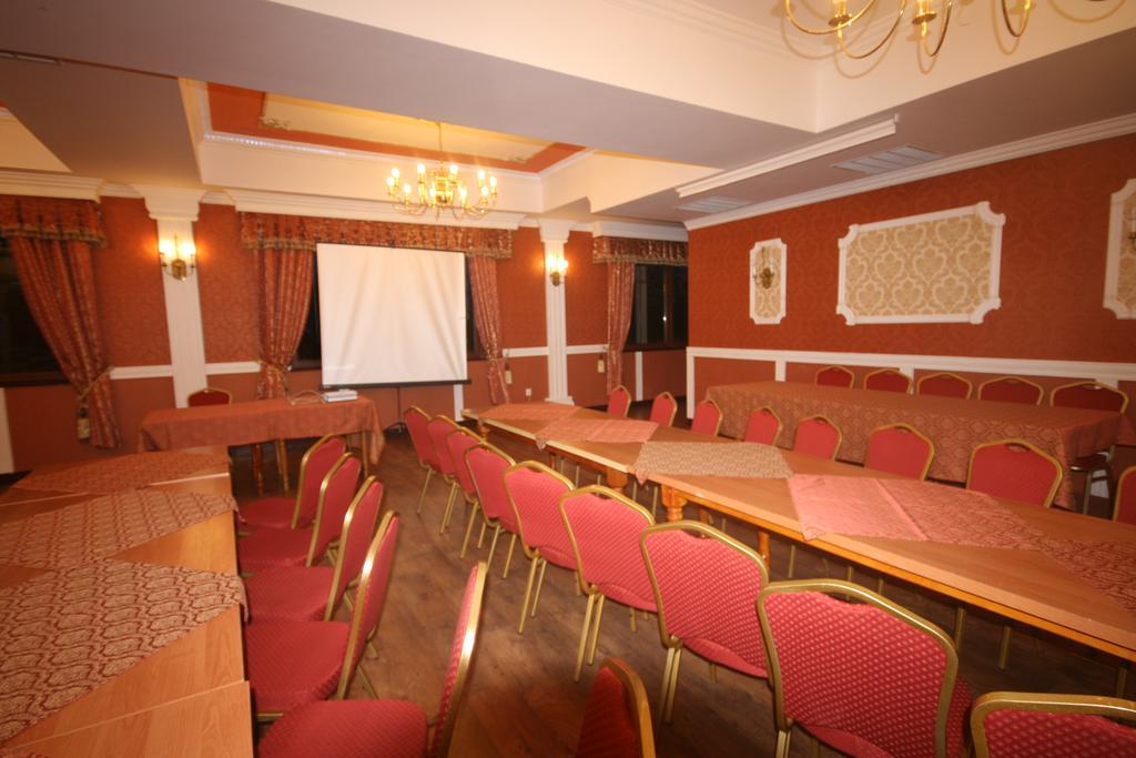 Hotel Dwór Ostoia Rymanów Exterior foto