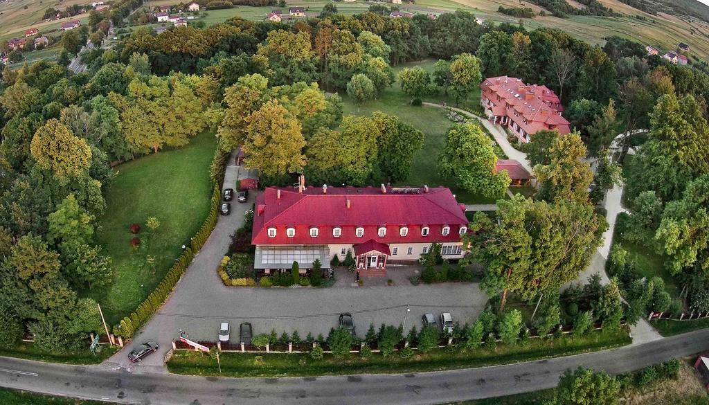 Hotel Dwór Ostoia Rymanów Exterior foto